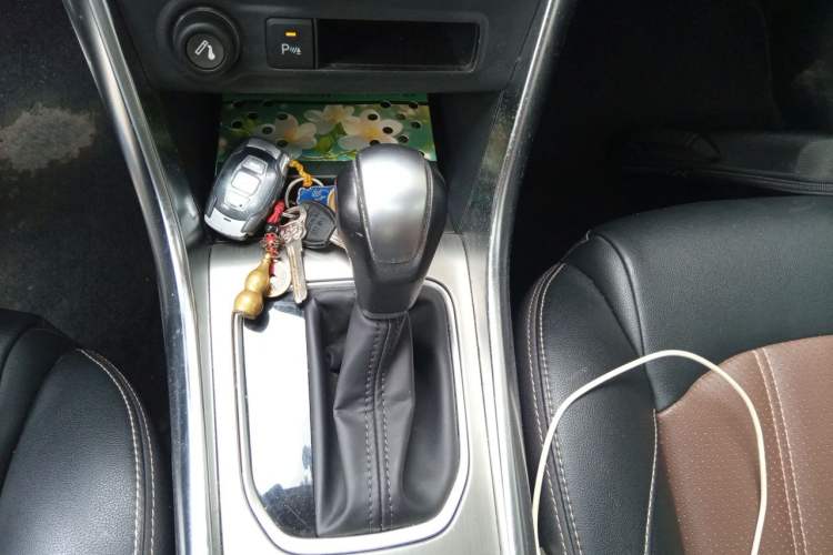 Used BYD Song 2016 GaiShi Edition 1.5TID Automatic Elite Model Gear Lever