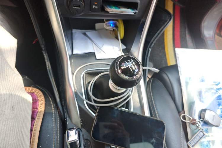 Used BYD Song 2016 Gaishi Edition 1.5TI Manual Haoya Model Gear Lever