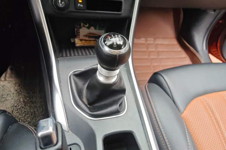 Used BYD Song 2016 1.5TI Manual Luxury Model Gear Lever