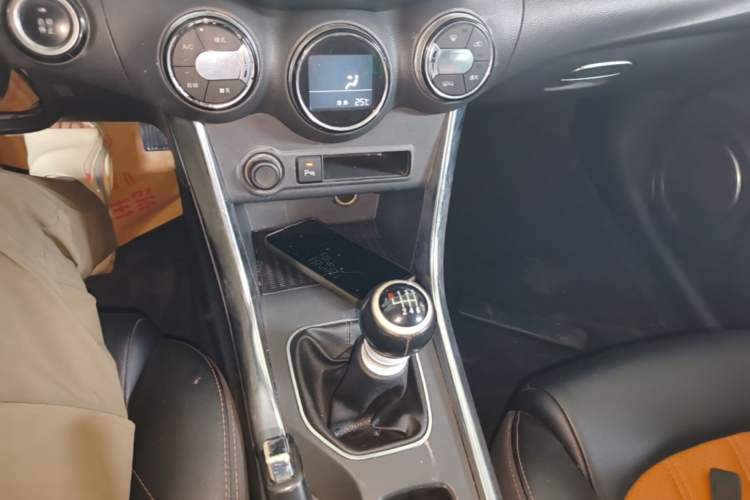 Used BYD Song 2016 1.5TI Manual Luxury Model Gear Lever