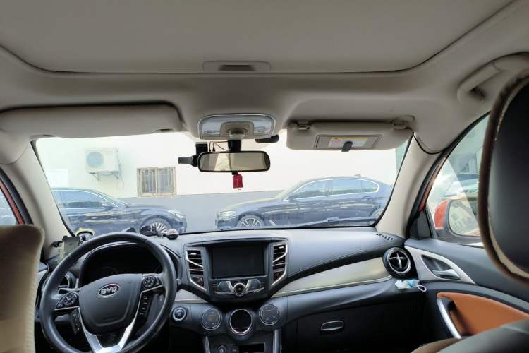 Used BYD Song 2016 1.5TI Manual Luxury Model Headliner