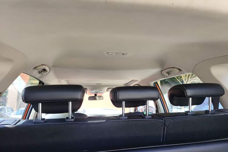 Used BYD Song 2016 GaiShi Edition 1.5TI Manual Elite Model Headliner