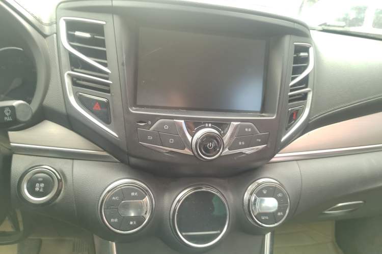 Used BYD Song 2016 1.5TI Manual Luxury Model Interior 1