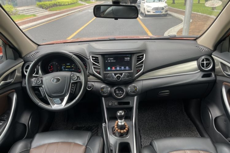 Used BYD Song 2016 GaiShi Edition 1.5TI Manual Elite Model Interior 1