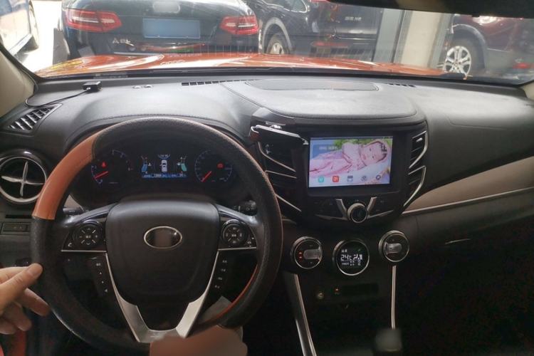 Used BYD Song 2016 Gaishi Edition 1.5TI Manual Haoya Model Interior 1