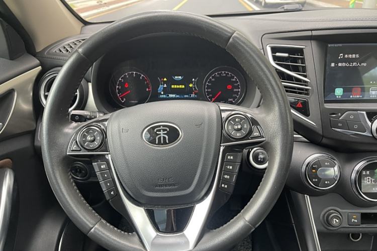 Used BYD Song 2016 GaiShi Edition 1.5TI Manual Elite Model Interior 13