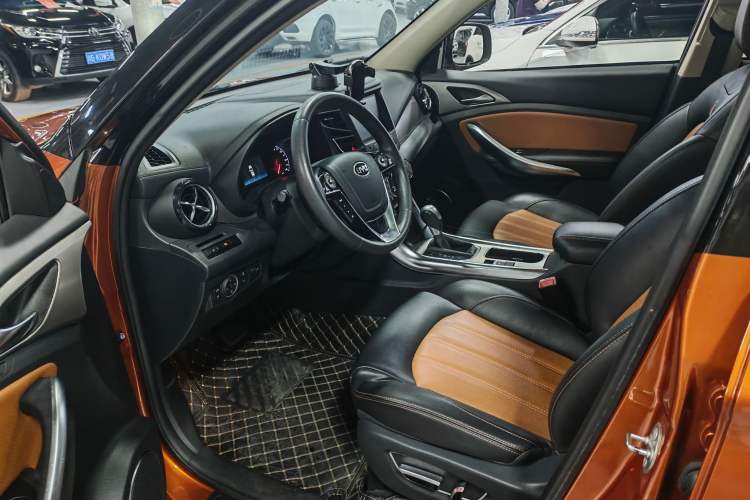 Used BYD Song 2016 2.0TID Automatic Prestige Edition Interior 2