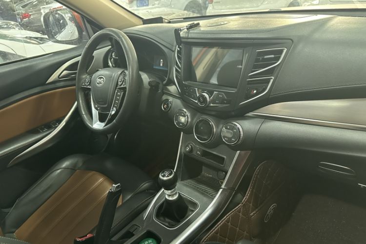 Used BYD Song 2016 1.5TI Manual Luxury Model Interior 2