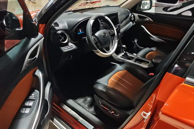 Used BYD Song 2016 2.0TID Automatic Prestige Edition Interior 2