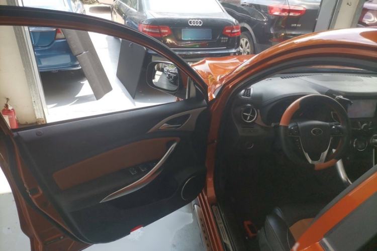 Used BYD Song 2016 Gaishi Edition 1.5TI Manual Haoya Model Interior 2