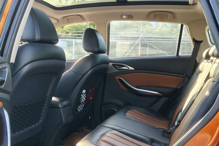 Used BYD Song 2016 2.0TID Automatic Prestige Edition Interior 3