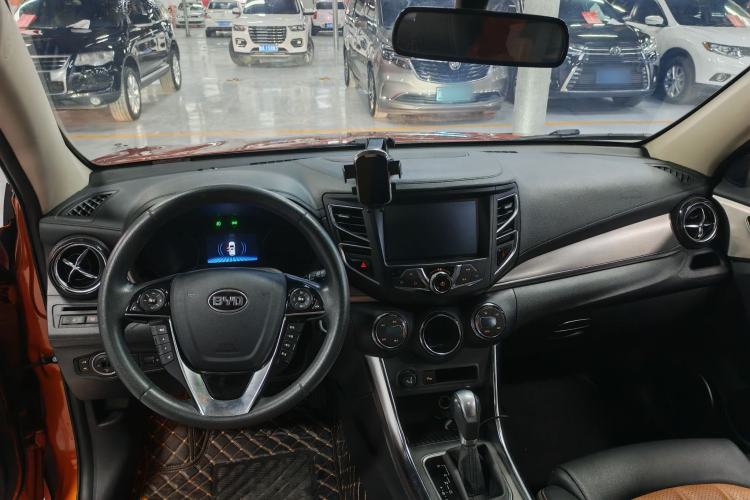 Used BYD Song 2016 2.0TID Automatic Prestige Edition Interior 3