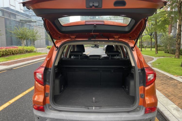 Used BYD Song 2016 GaiShi Edition 1.5TI Manual Elite Model Interior 3