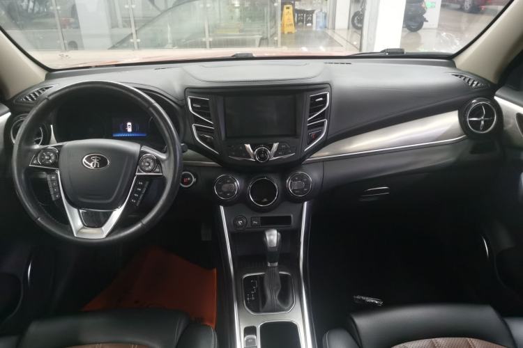 Used BYD Song 2016 GaiShi Edition 1.5TID Automatic Elite Model Interior 3