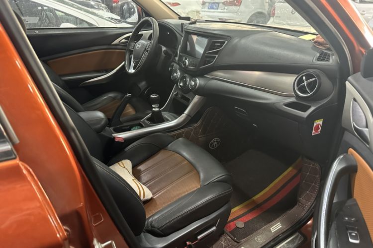 Used BYD Song 2016 1.5TI Manual Luxury Model Interior 3