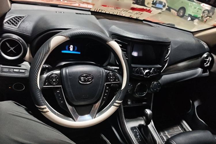 Used BYD Song 2016 2.0TID Automatic Prestige Edition Interior 3
