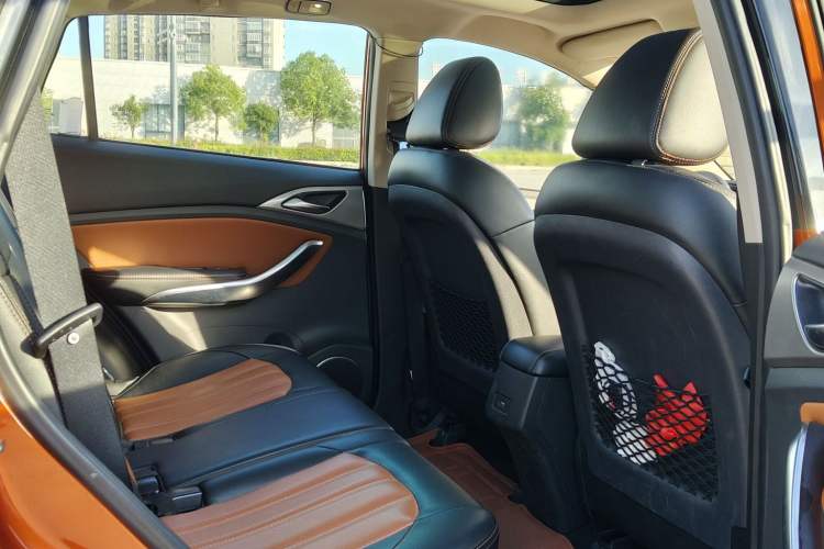 Used BYD Song 2016 2.0TID Automatic Prestige Edition Interior 4