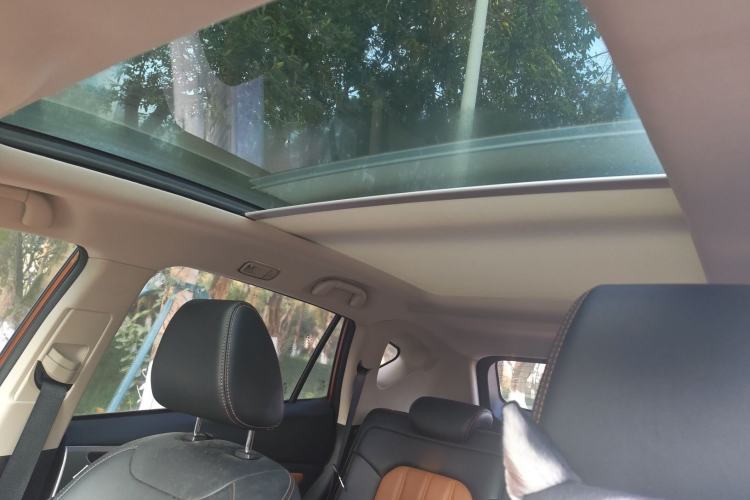 Used BYD Song 2016 2.0TID Automatic Prestige Edition Interior 4