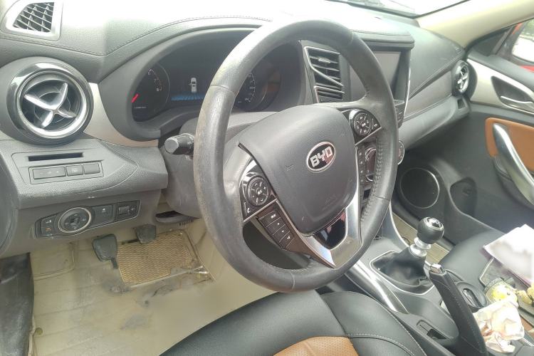 Used BYD Song 2016 1.5TI Manual Luxury Model Interior 4