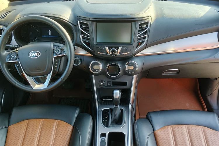 Used BYD Song 2016 2.0TID Automatic Prestige Edition Interior 5