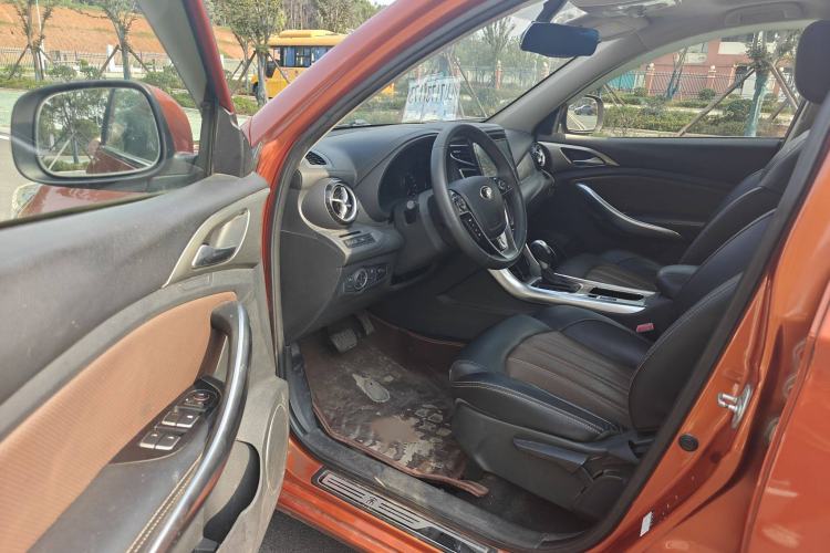 Used BYD Song 2016 GaiShi Edition 1.5TID Automatic Elite Model Interior 5