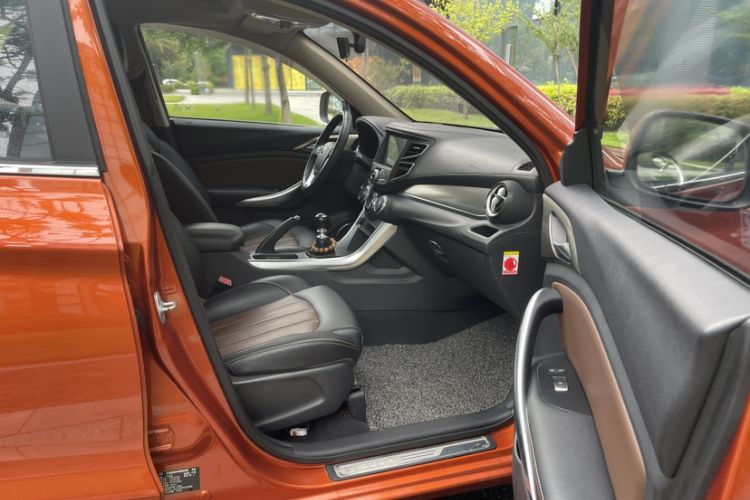 Used BYD Song 2016 GaiShi Edition 1.5TI Manual Elite Model Interior 5