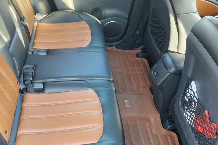 Used BYD Song 2016 2.0TID Automatic Prestige Edition Interior 8