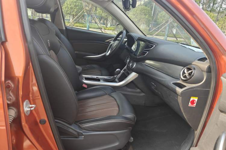 Used BYD Song 2016 GaiShi Edition 1.5TID Automatic Elite Model Interior 8