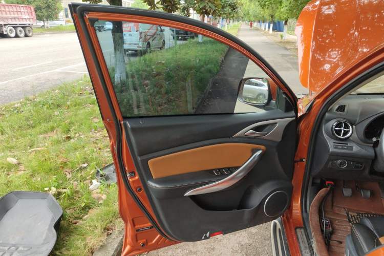 Used BYD Song 2016 1.5TI Manual Luxury Model Left Front Door Interior