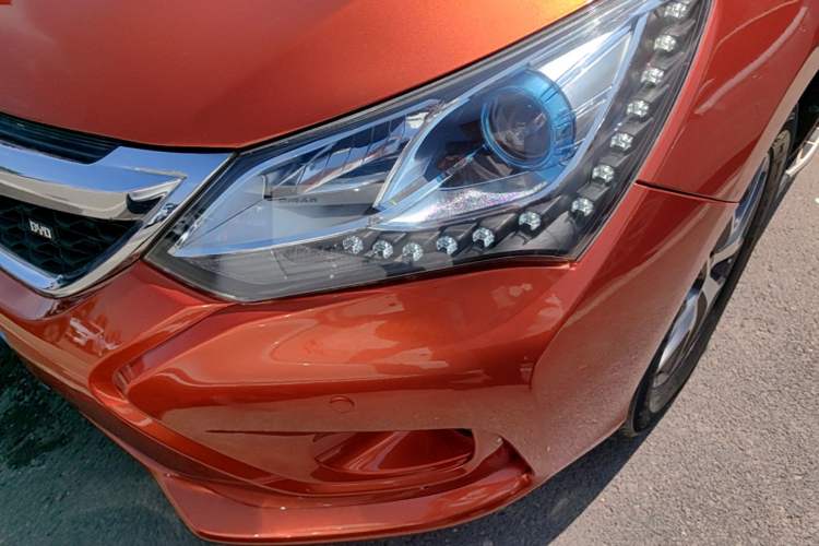 Used BYD Song 2016 GaiShi Edition 1.5TI Manual Elite Model Left Front Headlight