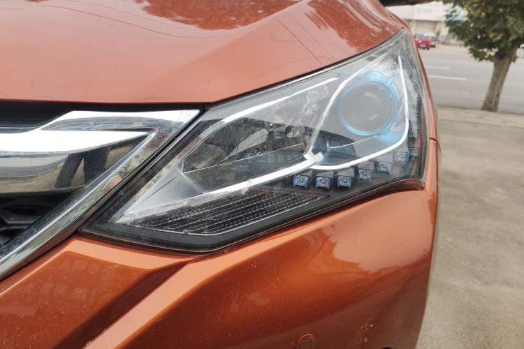 Used BYD Song 2016 GaiShi Edition 1.5TI Manual Elite Model Left Front Headlight
