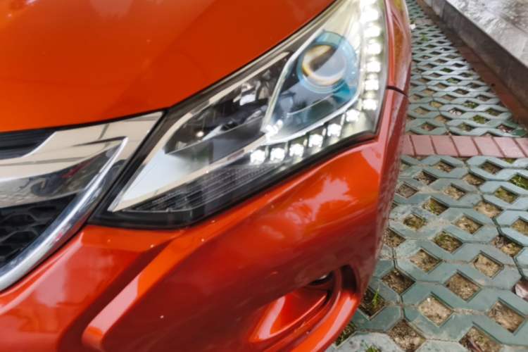 Used BYD Song 2016 GaiShi Edition 1.5TID Automatic Elite Model Left Front Headlight