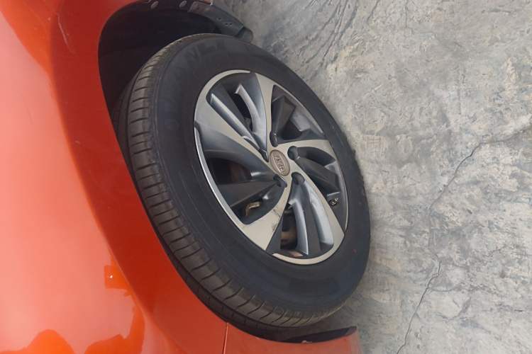 Used BYD Song 2016 2.0TID Automatic Flagship Edition Left Front Wheel Hub