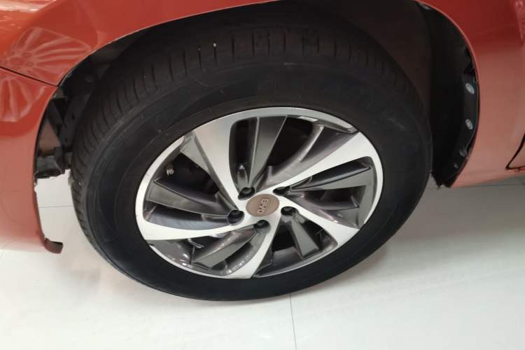 Used BYD Song 2016 1.5TI Manual Luxury Model Left Front Wheel Hub