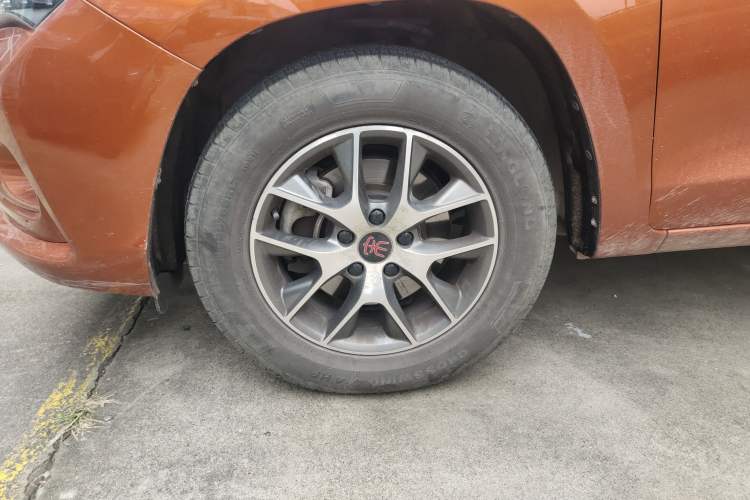 Used BYD Song 2016 GaiShi Edition 1.5TI Manual Elite Model Left Front Wheel Hub