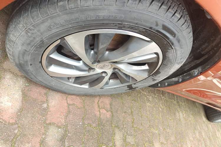 Used BYD Song 2016 2.0TID Automatic Prestige Edition Left Front Wheel Hub