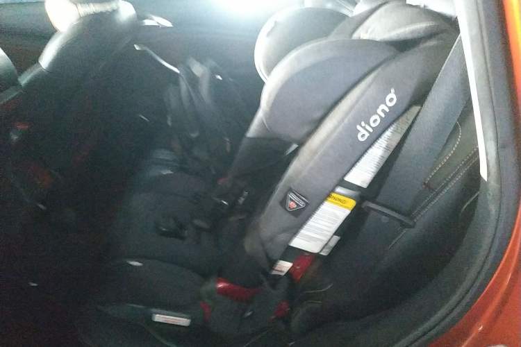 Used BYD Song 2016 GaiShi Edition 1.5TID Automatic Elite Model Left Rear Seat