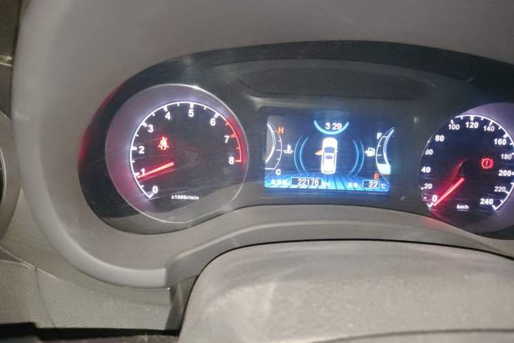 Used BYD Song 2016 GaiShi Edition 1.5TI Manual Elite Model Odometer Close Up
