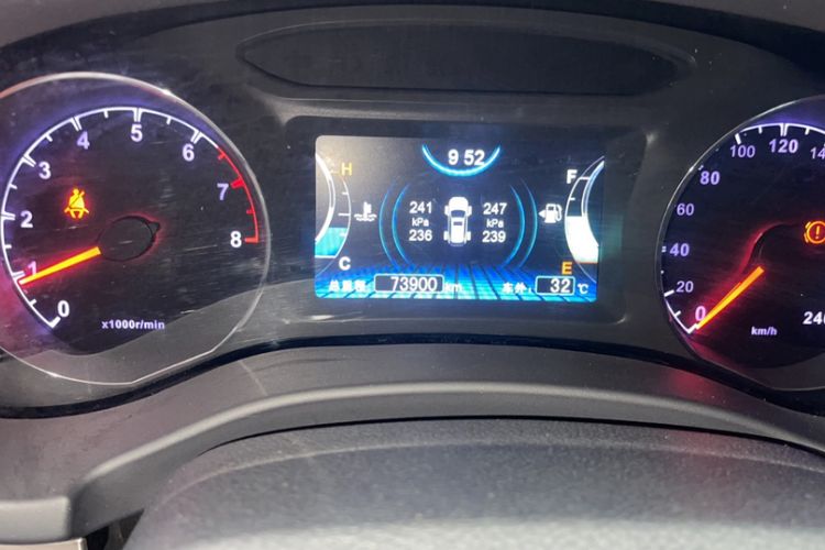 Used BYD Song 2016 Gaishi Edition 1.5TI Manual Haoya Model Odometer Close Up