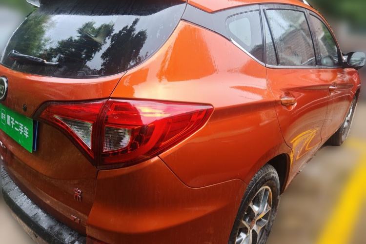 Used BYD Song 2016 Gaishi Edition 1.5TI Manual Haoya Model Rear Right 45 Deg