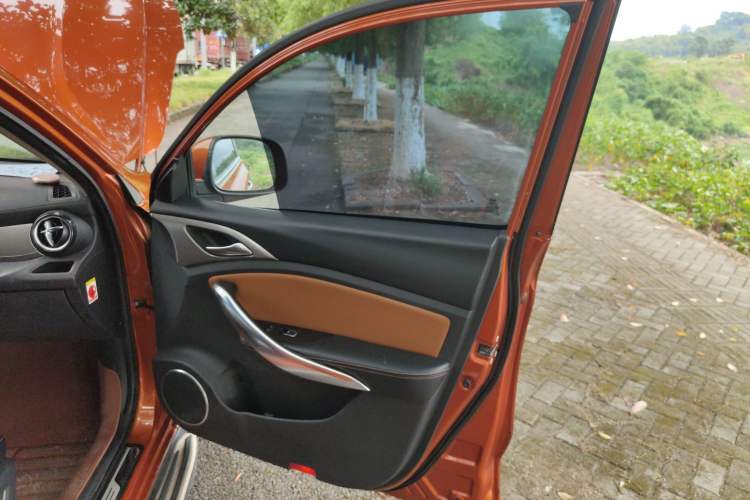 Used BYD Song 2016 1.5TI Manual Luxury Model Right Front Door Interior