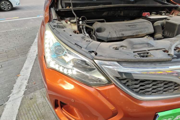 Used BYD Song 2016 GaiShi Edition 1.5TID Automatic Elite Model Right Front Headlight