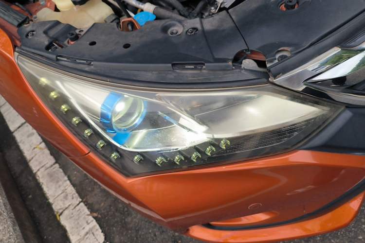 Used BYD Song 2016 1.5TI Manual Luxury Model Right Front Headlight