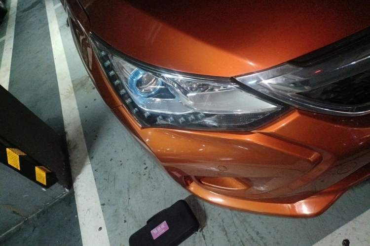 Used BYD Song 2016 GaiShi Edition 1.5TID Automatic Elite Model Right Front Headlight