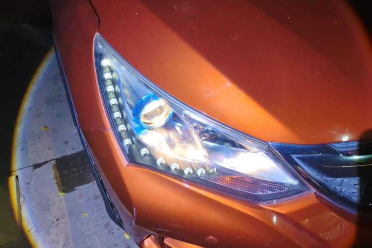 Used BYD Song 2016 GaiShi Edition 1.5TID Automatic Elite Model Right Front Headlight