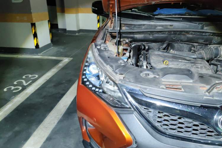 Used BYD Song 2016 2.0TID Automatic Prestige Edition Right Front Headlight