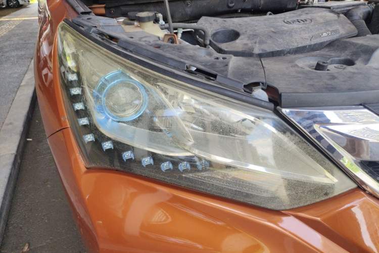 Used BYD Song 2016 1.5TI Manual Luxury Model Right Front Headlight