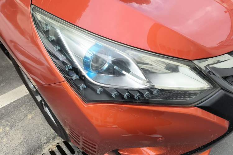 Used BYD Song 2016 1.5TI Manual Luxury Model Right Front Headlight