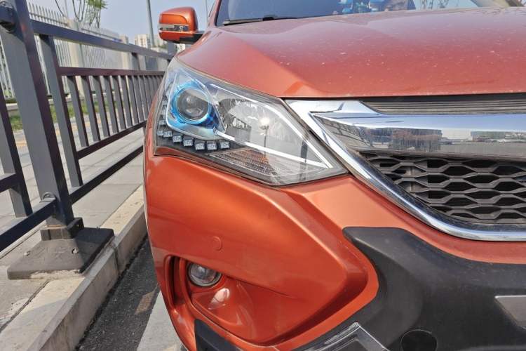Used BYD Song 2016 GaiShi Edition 1.5TID Automatic Elite Model Right Front Headlight