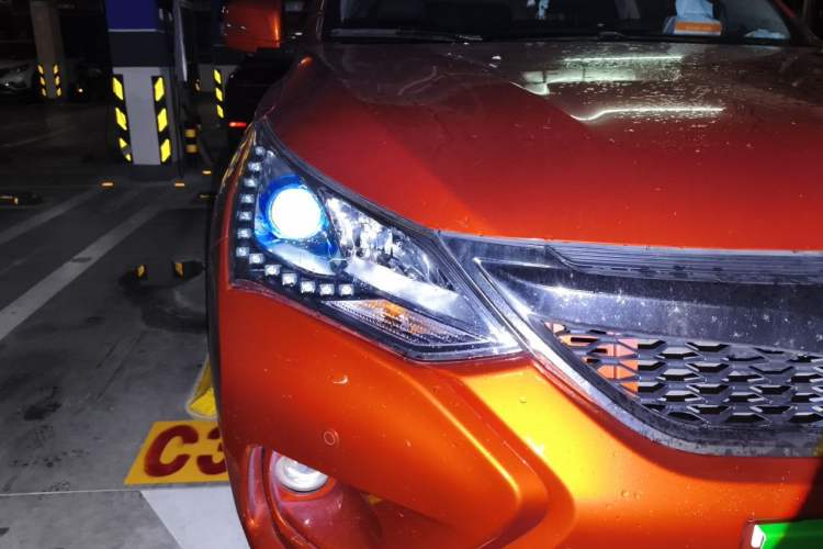 Used BYD Song 2016 GaiShi Edition 1.5TID Automatic Elite Model Right Front Headlight